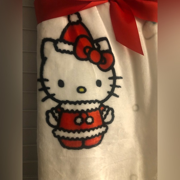 NWT Sanrio Hello Kitty Christmas Plush Throw Blanket - Picture 4 of 6